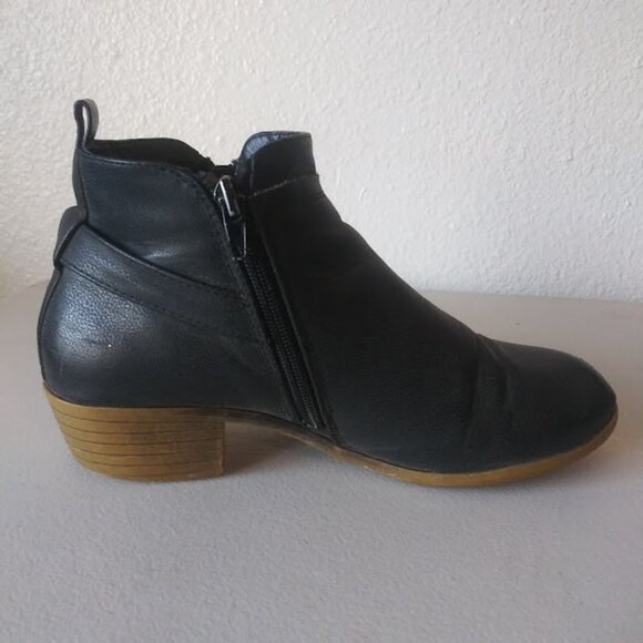 Jessica Cline women's size 7.5W black and brown ankle boot - Picture 4 of 14